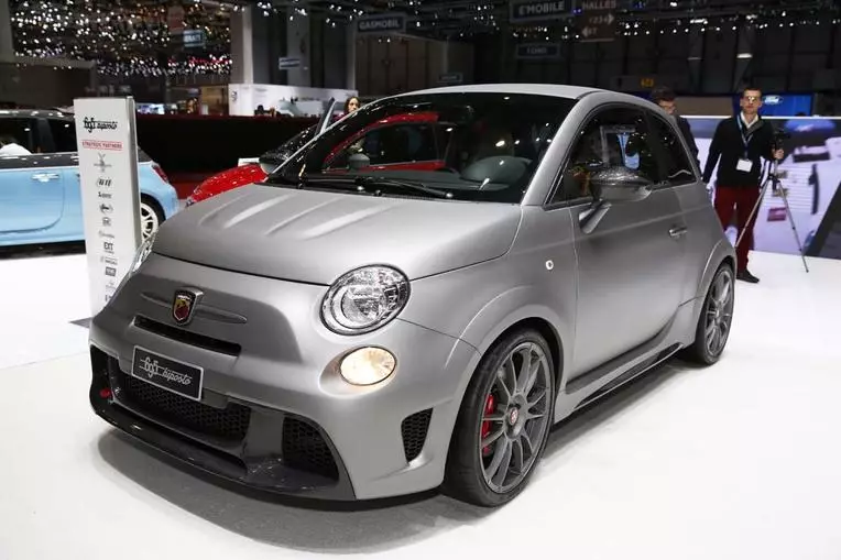 Abarth 695 Biposto: kalajengking narajang deui! 10075_4