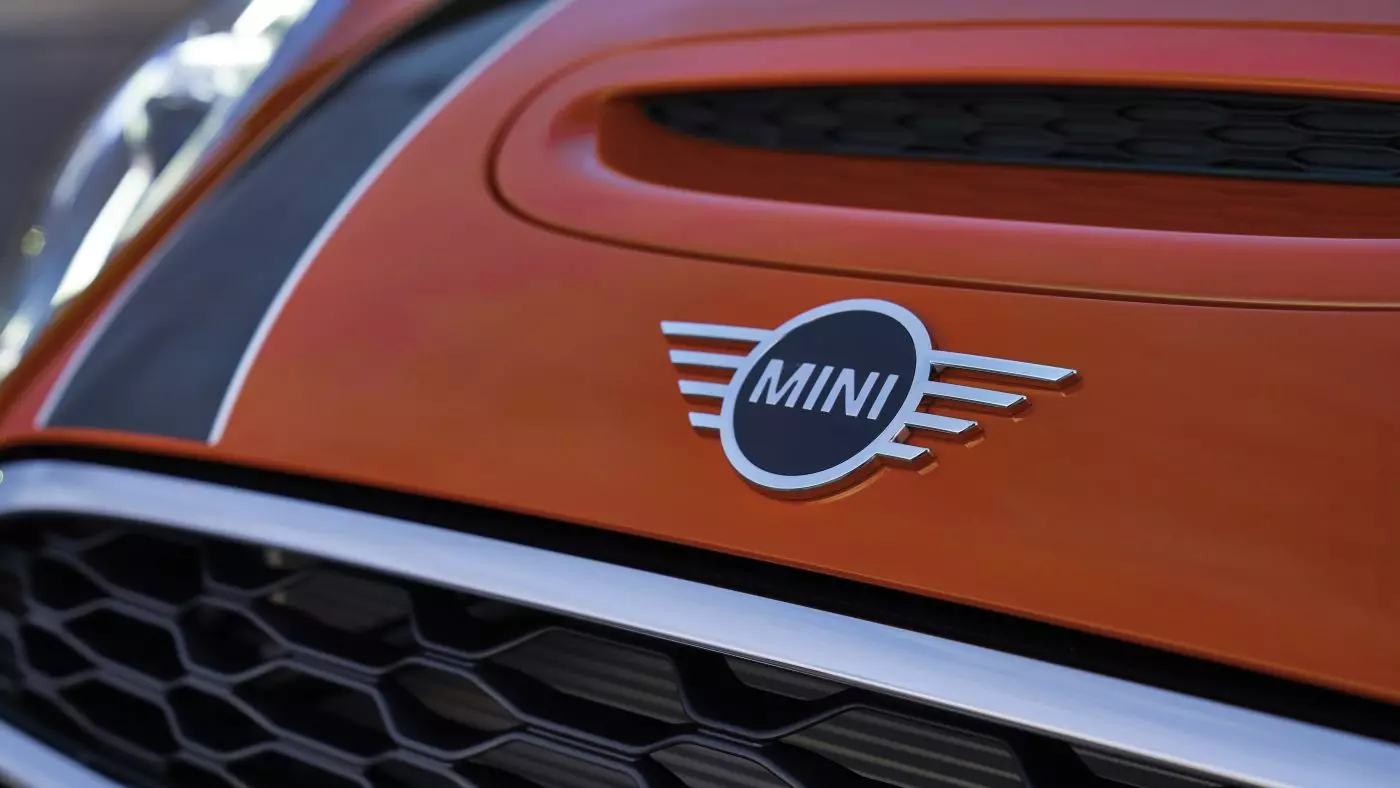 MINI. Frissített stílus és technológia. Minden részlet itt 10107_2