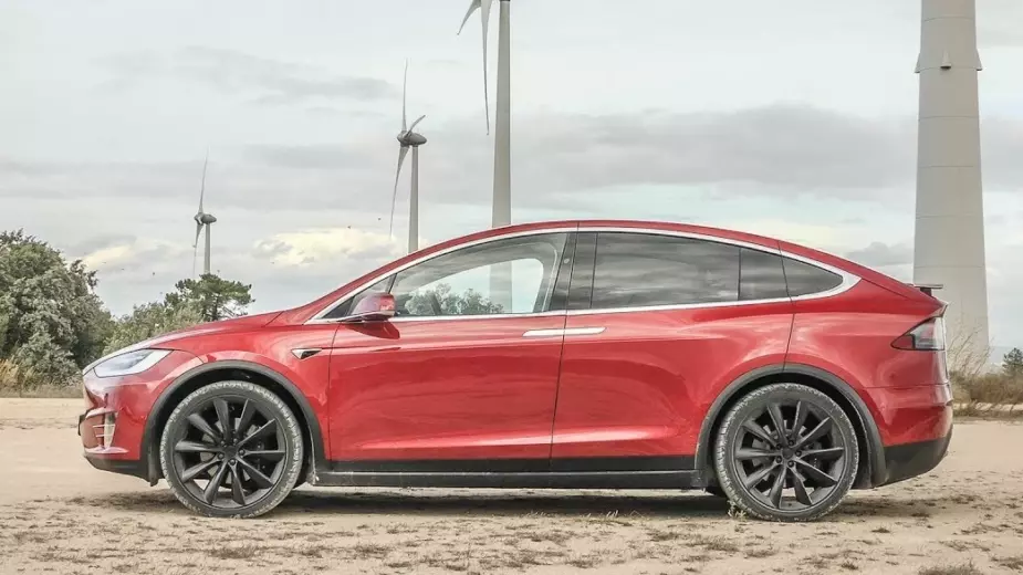 Tesla Model X Long Range ing video. duwe papan kanggo kabeh