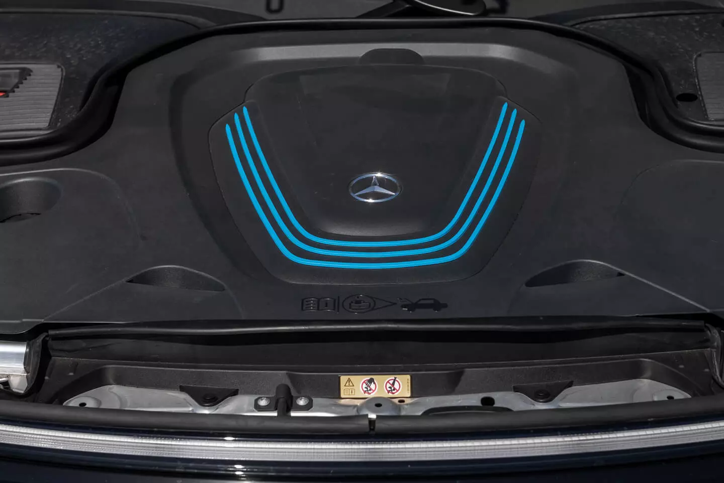 Mercedes-Benz EQC taħt il-bonnet