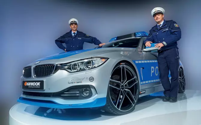 2013-AC-Schnitzer-BMW-ACS4-2-8i-Polizia-Coupe-Static-3-1280x800