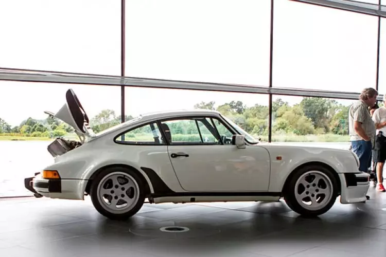 porsche-911-930-tag-f1-sisi-3