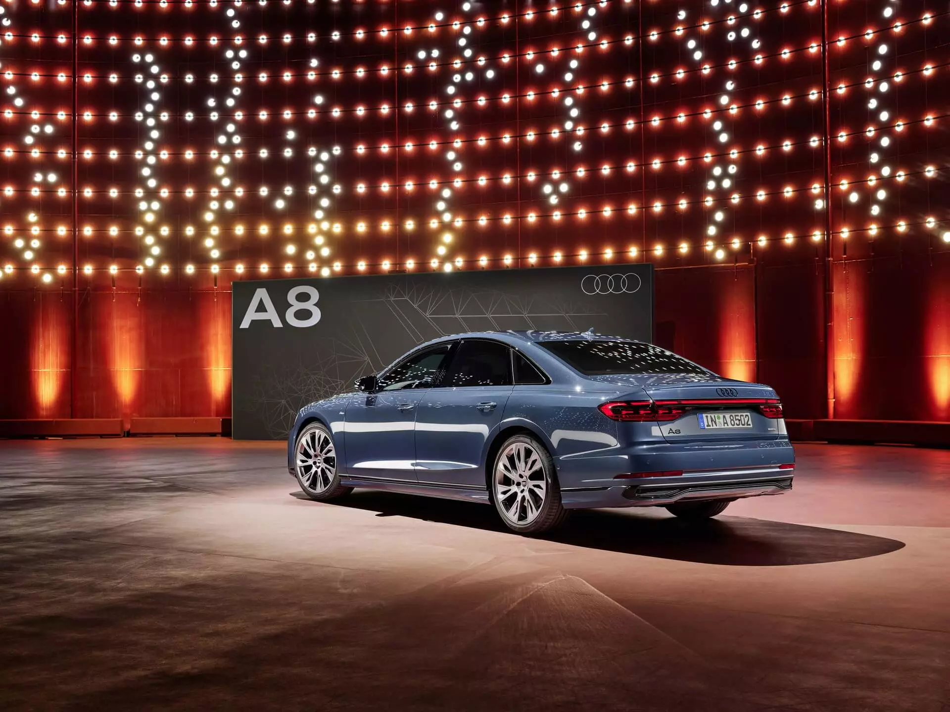 Audi A8 S መስመር