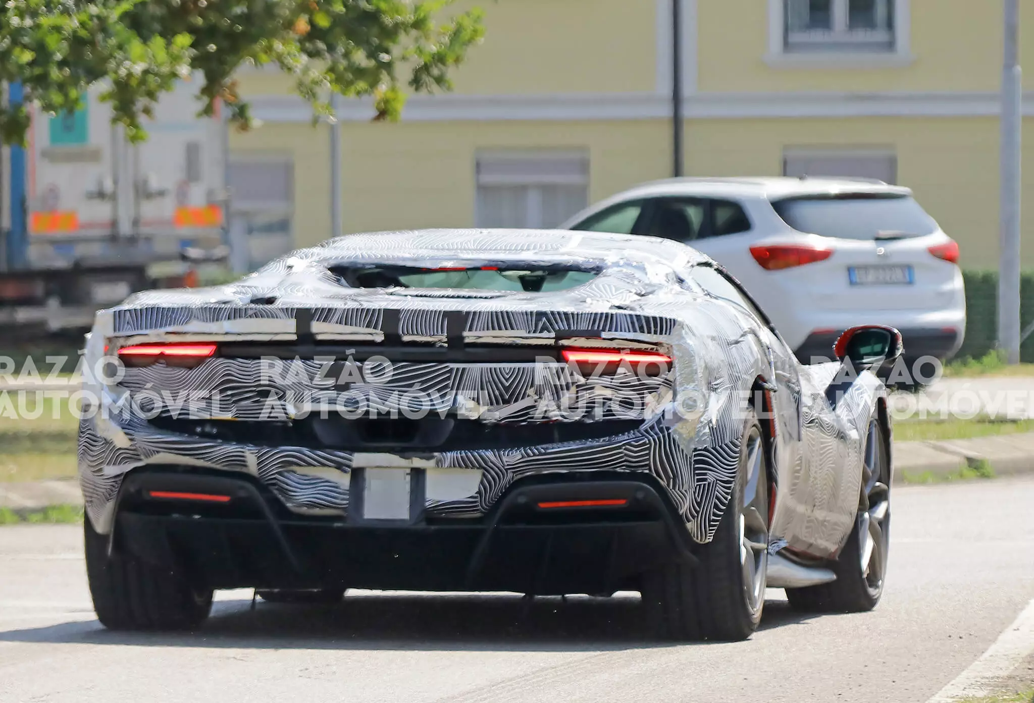 Vohunske fotografije Ferrarija 296 GTS