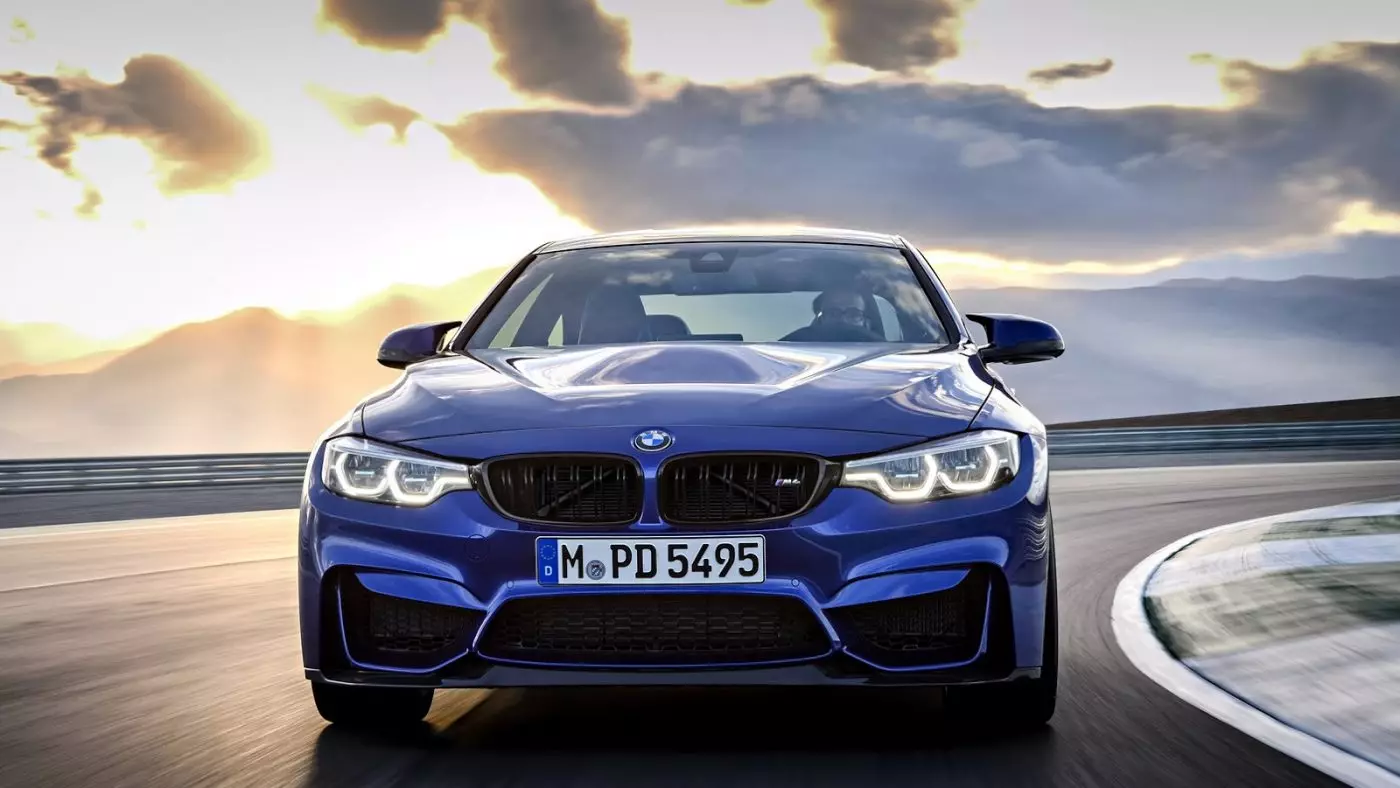 سيارة BMW M4 CS