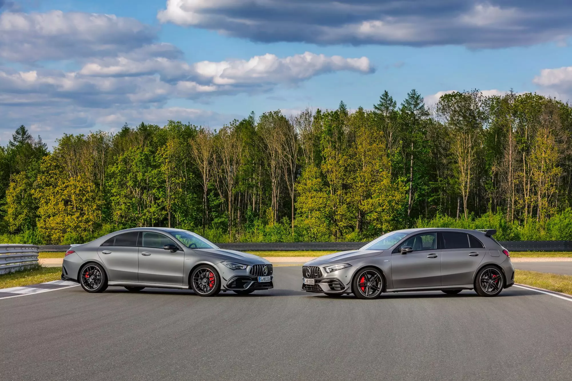 I-Mercedes-AMG A 45 ne-CLA 45