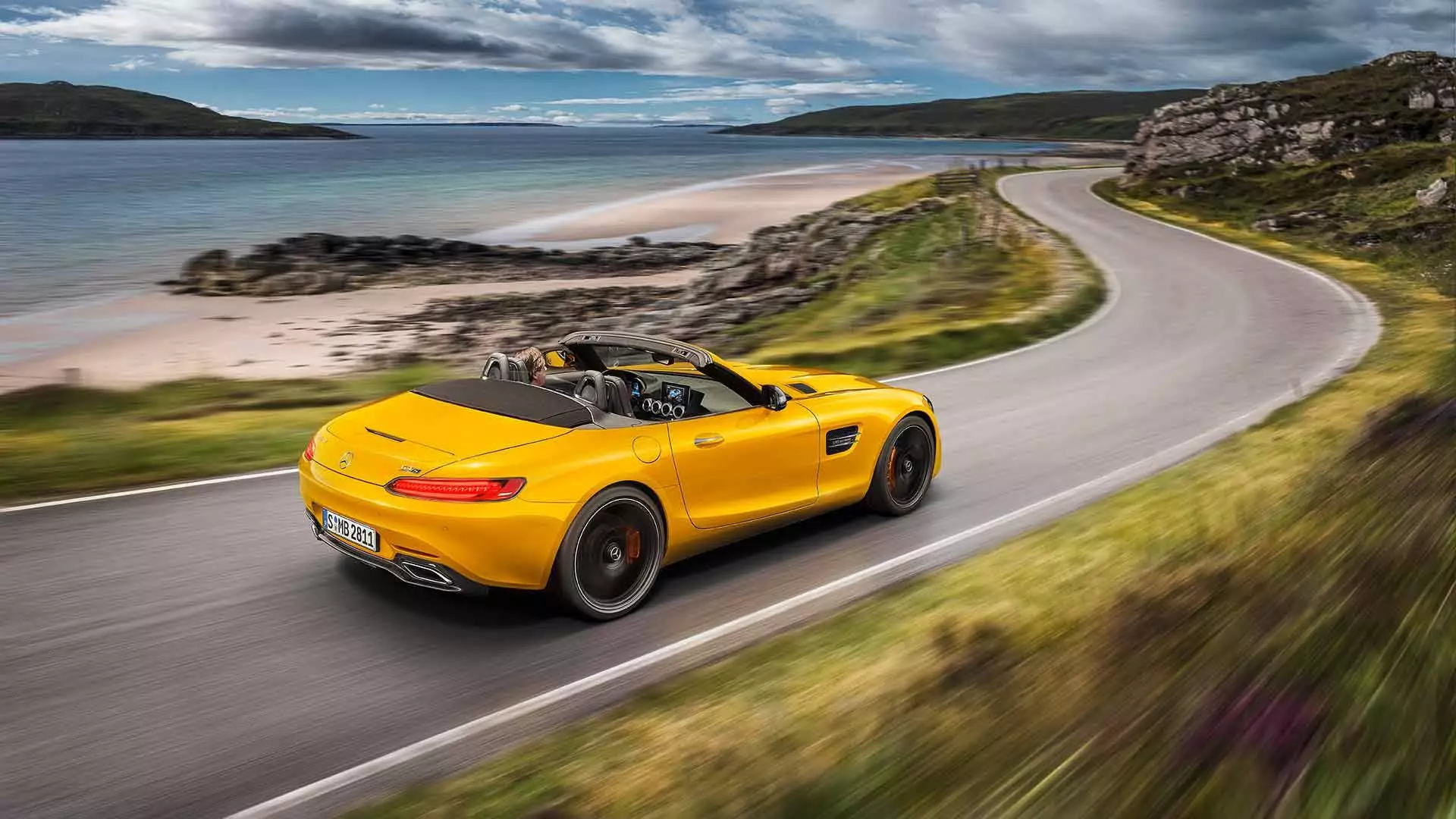 I-Mercedes-AMG GT S Roadster