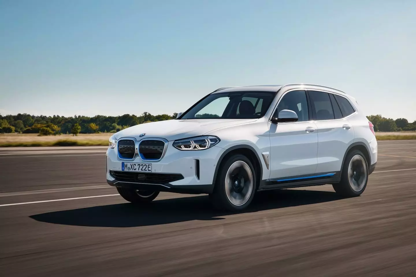 រថយន្ត BMW iX3