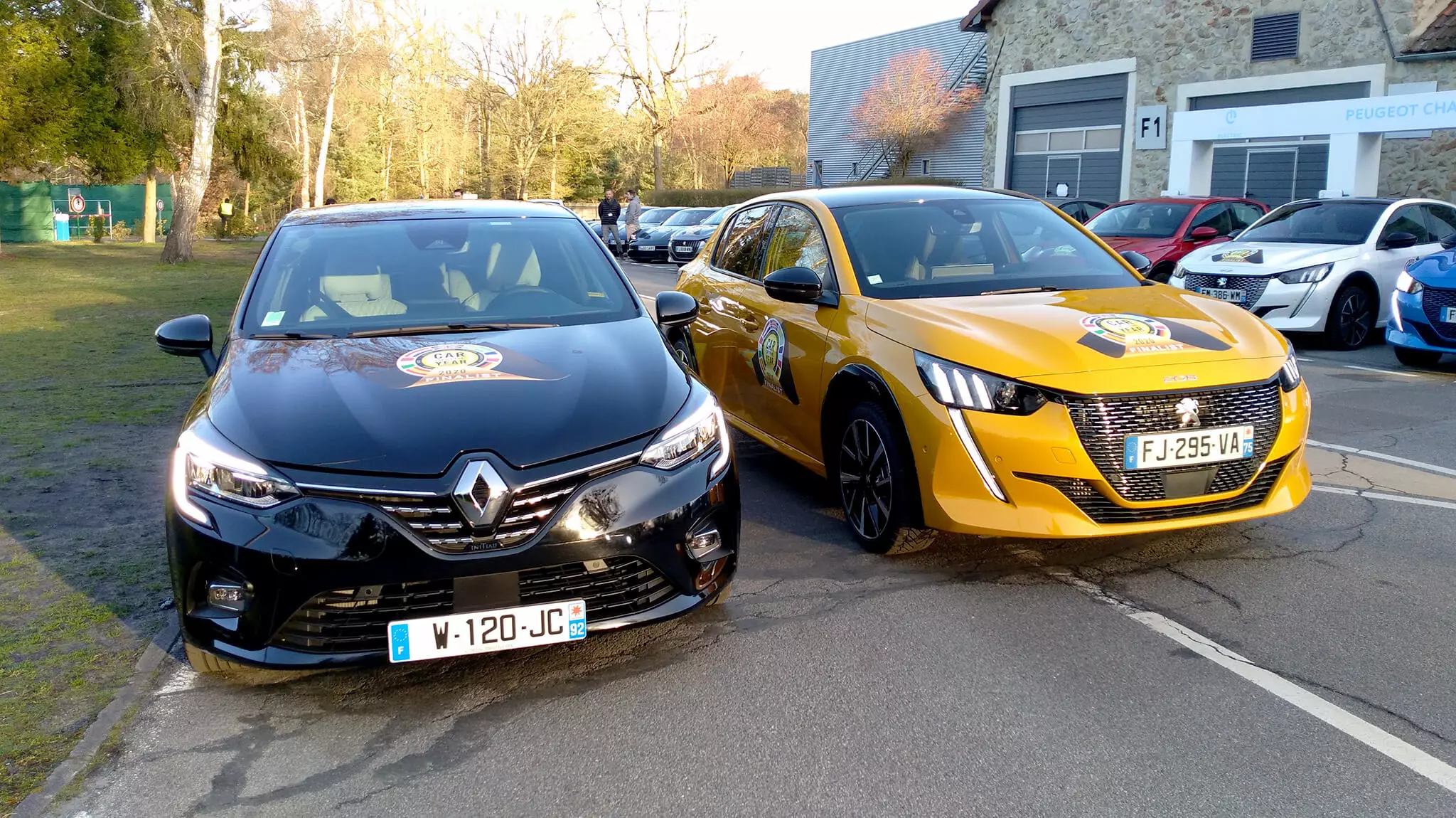 Cotxe de l'any 2020: Renault Clio vs Peugeot 208