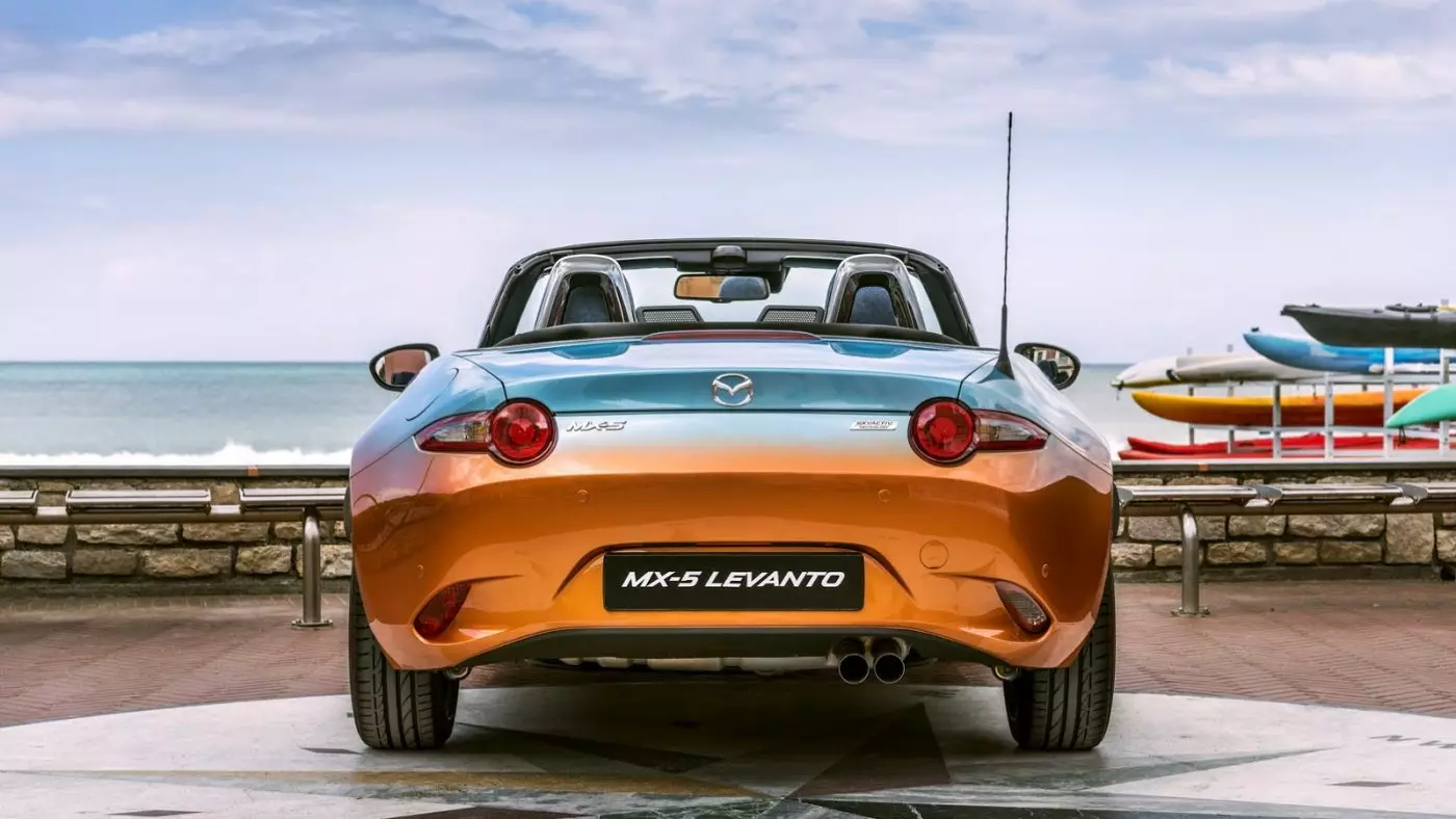 Mazda MX-5 Levanto: зуны хөх... ба улбар шар 11013_2