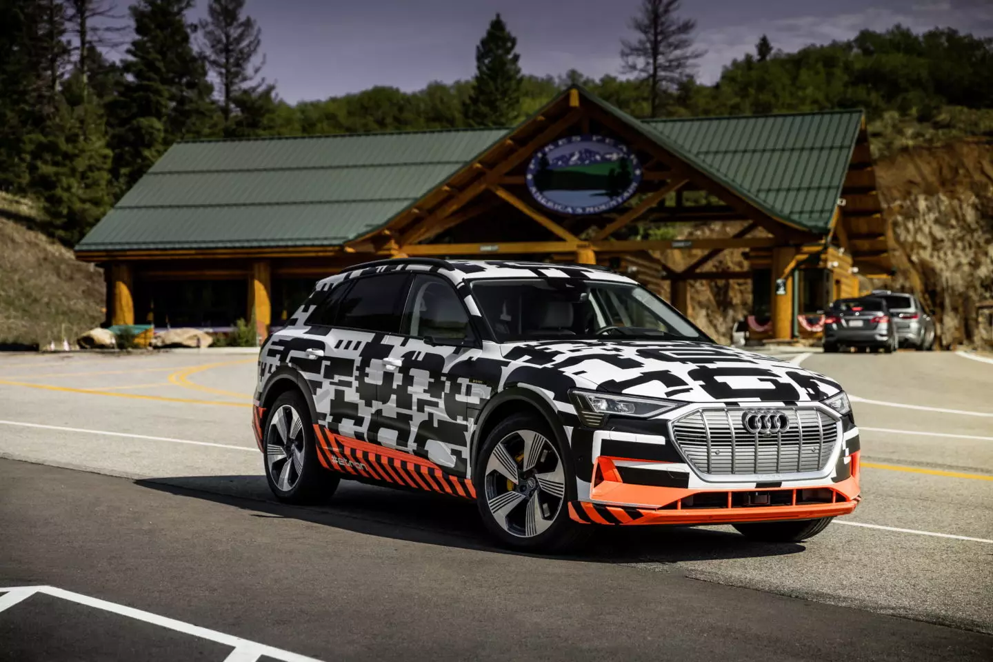 Audi e-tron Pikes tente oke 2018 Afọwọkọ