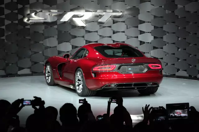 SRT Viper သည် New York Salon တွင် အဆိပ်ပျံ့နှံ့နေသည် [Video] 11149_2