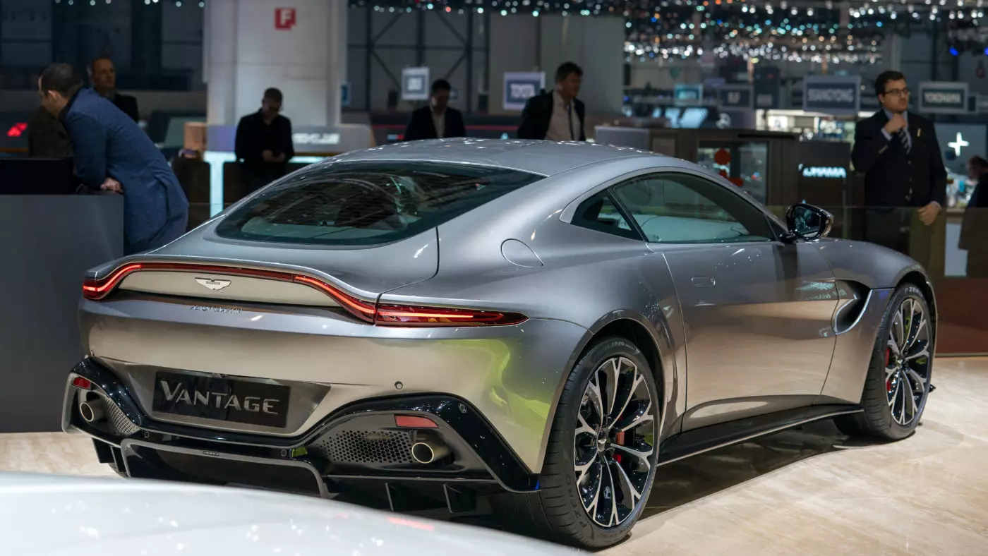 “Aston Martin Vantage Genevaenewa 2018”