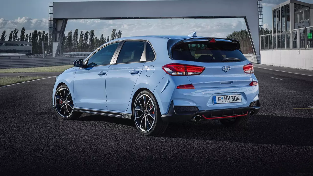 Les nouveaux enfants de la classe. Hyundai i30 N, SEAT Leon Cupra R et Renault Mégane RS 11176_4