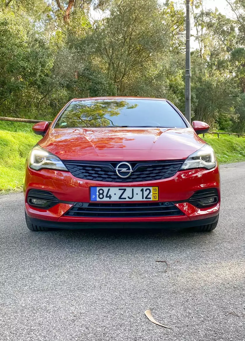 Opel Astra 2020 ужо прыбыў у Партугалію. Цэны і абсталяванне 11226_3