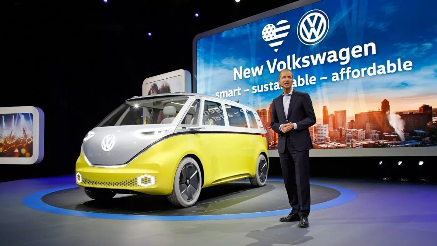 Herbert Diess ndi Volkswagen I.D. buzz
