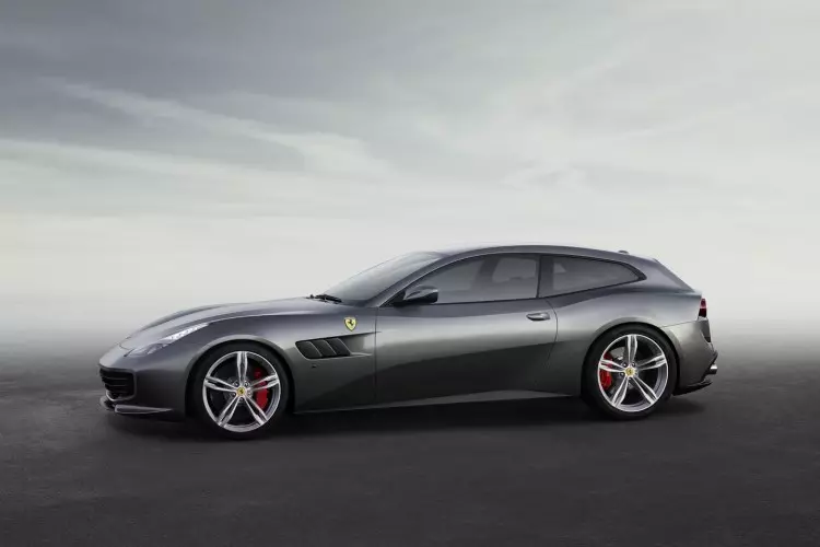 ફેરારી GTC4Lusso (4)