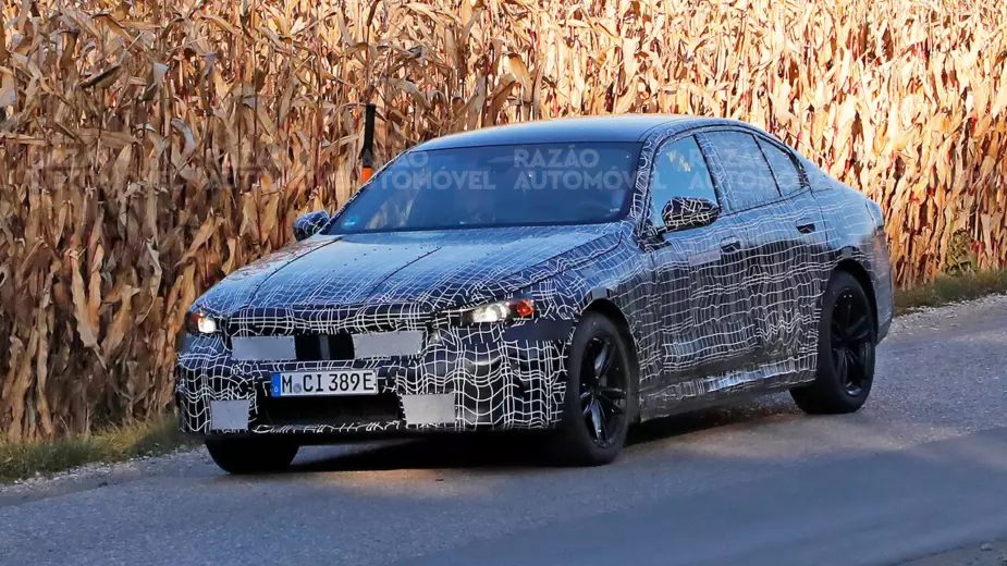 Uudet vakoilukuvat ennakoivat sähköisen 5-sarjan BMW i5:n sisusta