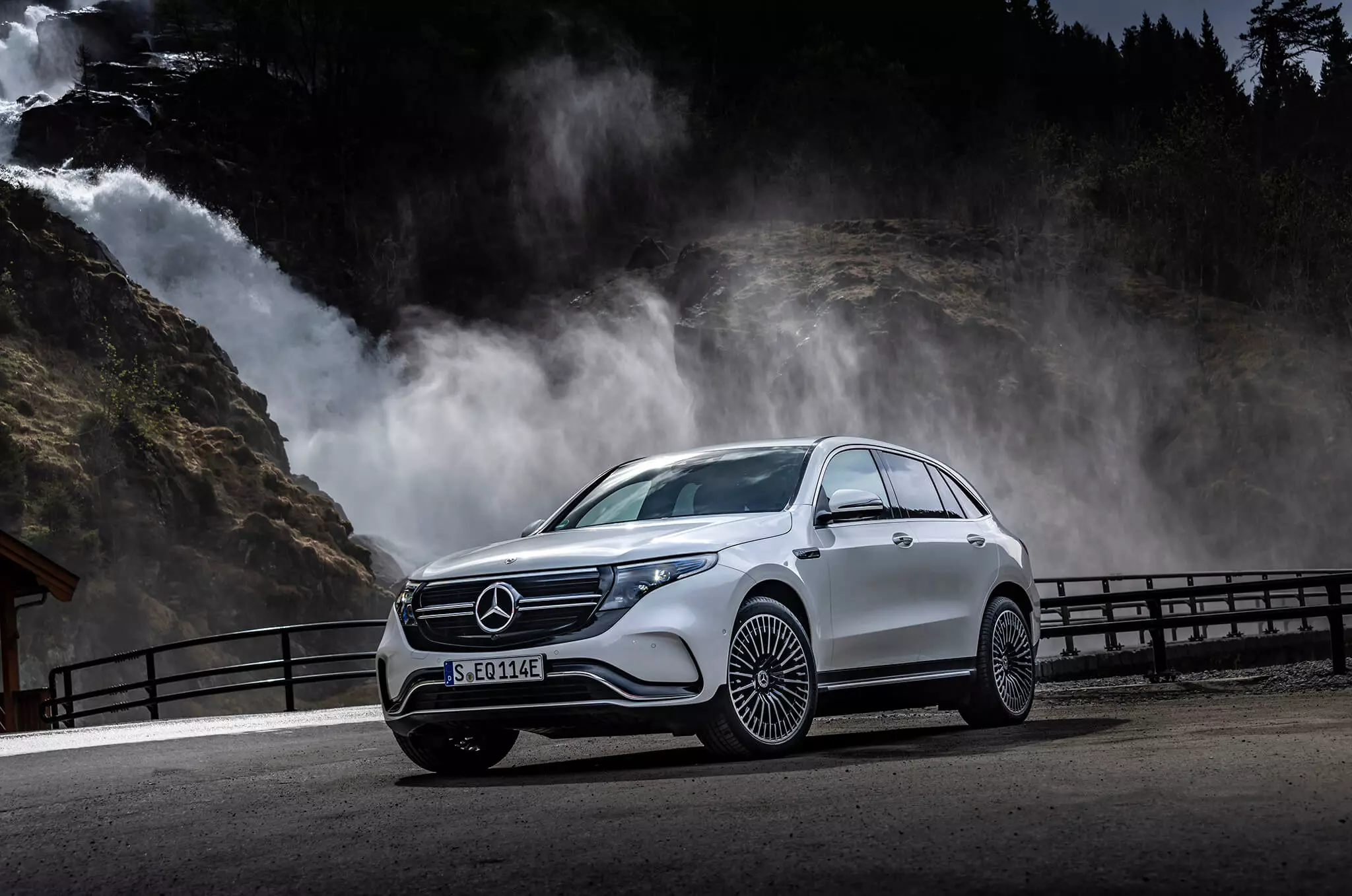 I-Mercedes-Benz EQC 2019