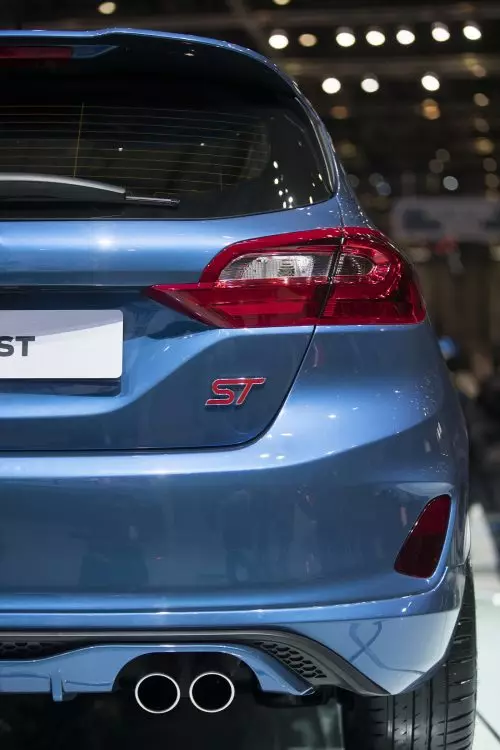 រថយន្ត Ford Fiesta ST. បដិវត្តន៍ពេញលេញនៅទីក្រុងហ្សឺណែវ 11492_4