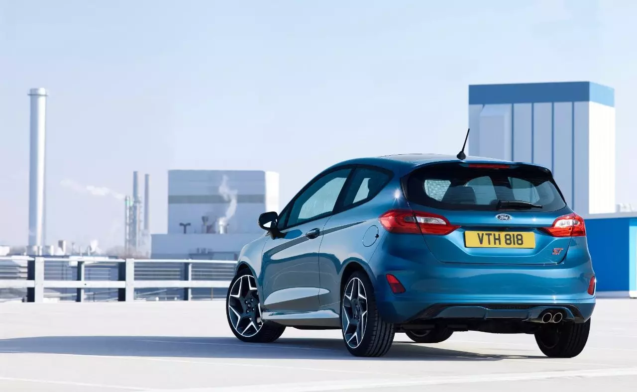 I-Ford Fiesta ST