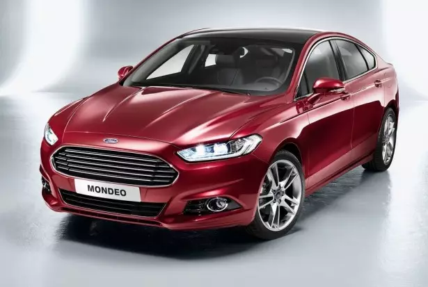 Ford Mondeo 2013은 Aston Martin에서 자란 것입니다. 11536_3