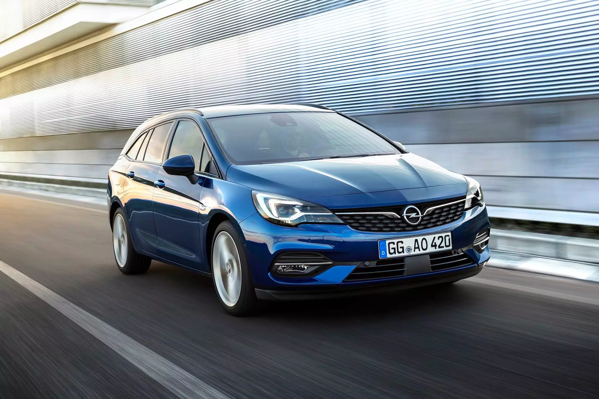 ក្រុមហ៊ុន Opel Astra