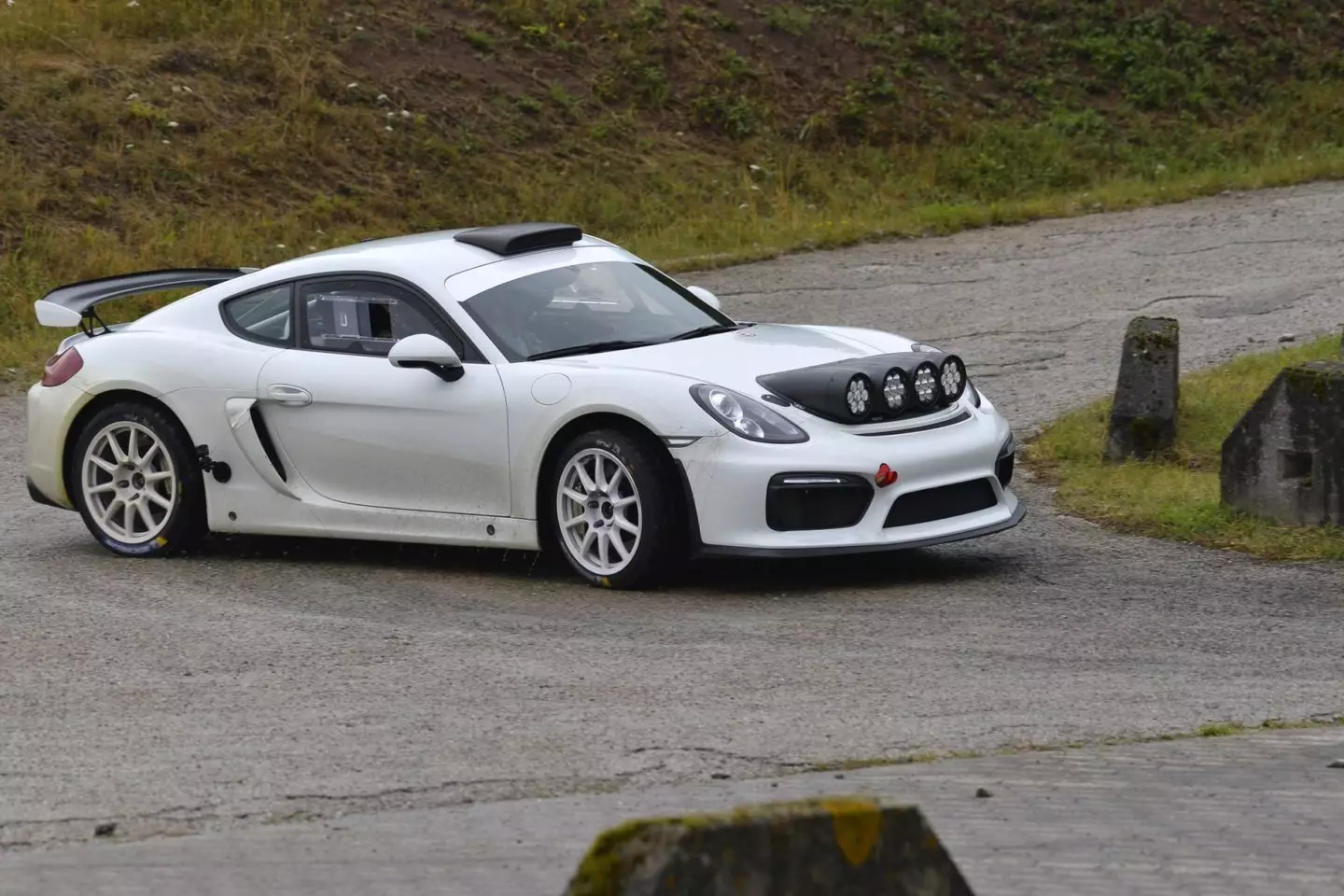 Porsche Cayman GT4 egwuregwu klọb 2018