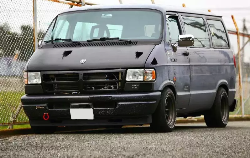Студен старт. Японски Dodge Vans. Новата тенденция на дрифт в Япония