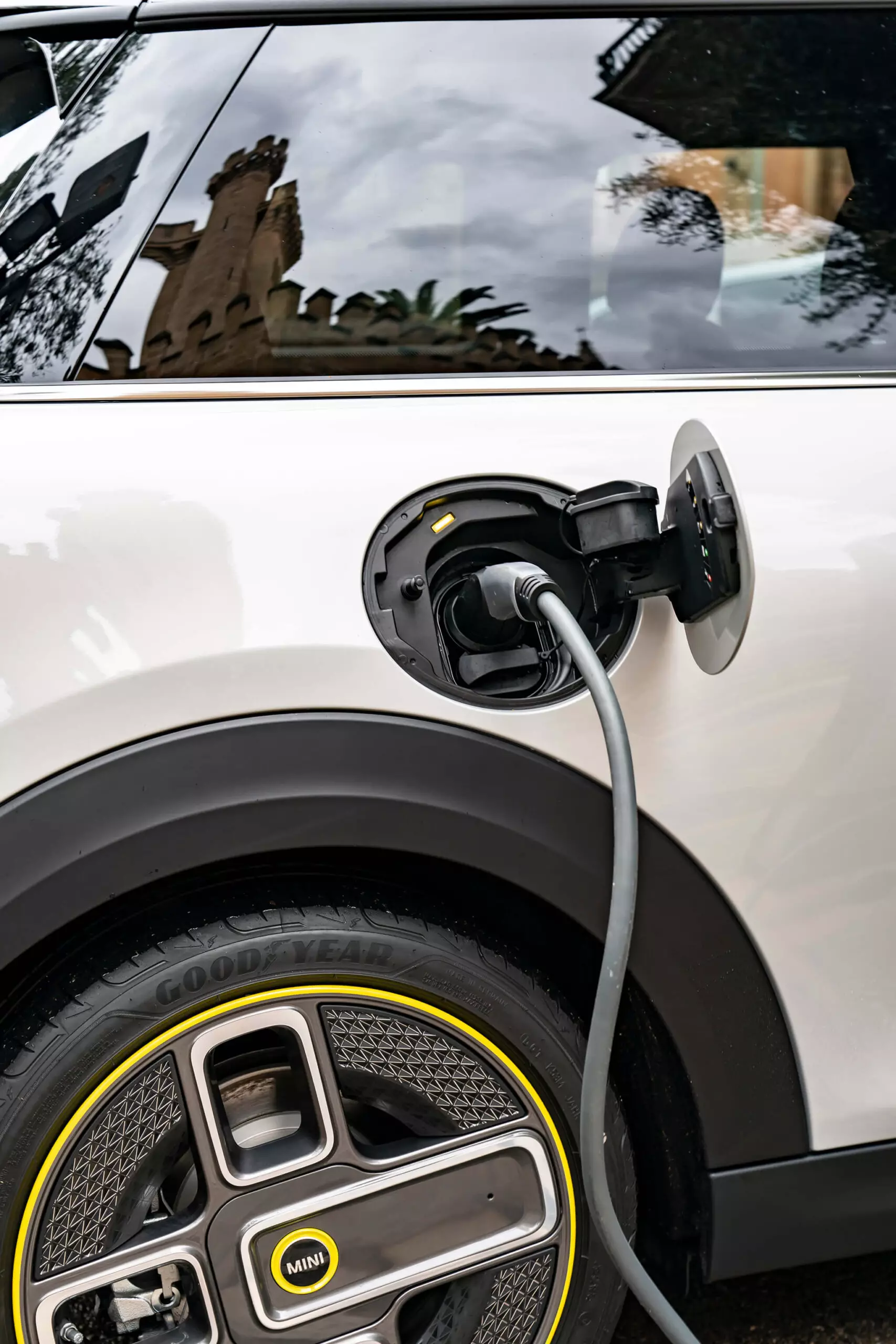 MINI Electric charge