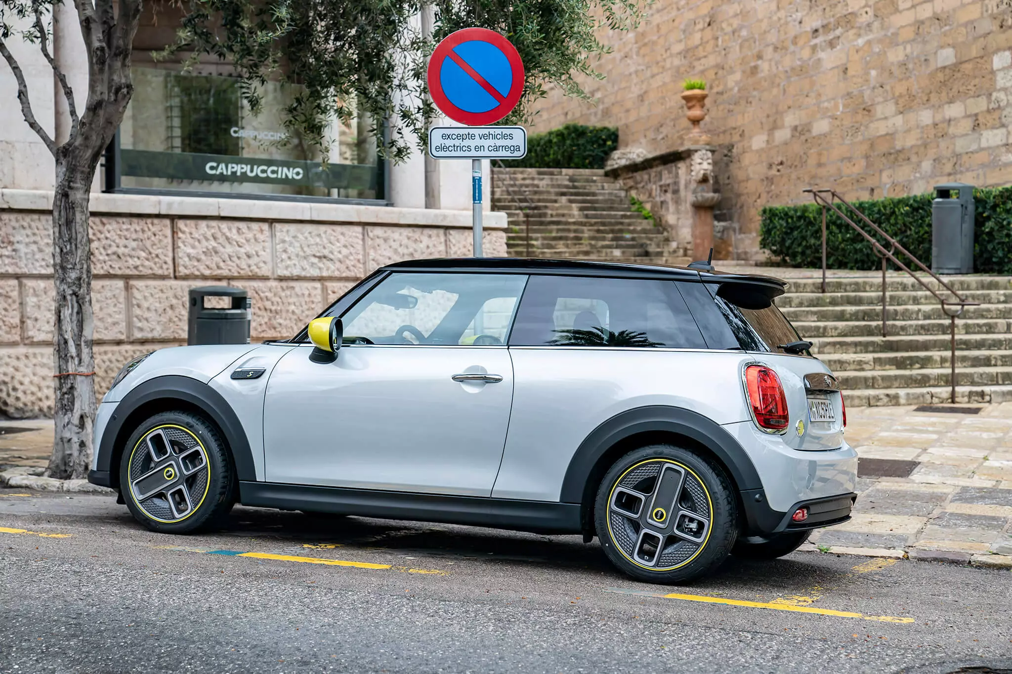 Iyo Mini Electric Cooper SE