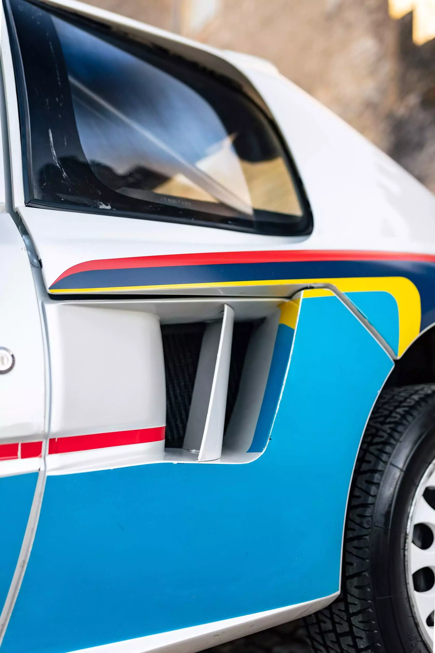 Peugeot 205 Turbo 16. Bagluftindtag