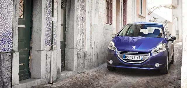 Биз жаңы Peugeot 208ди сынап көрүү үчүн бардык 12109_3