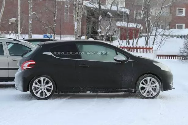 Amashusho yambere ya Peugeot 208 GTI 12110_1