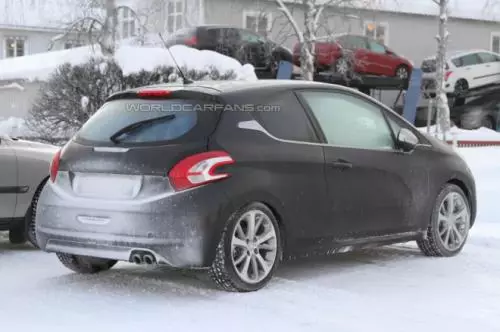 Тасвирҳои аввалини Peugeot 208 GTI 12110_4