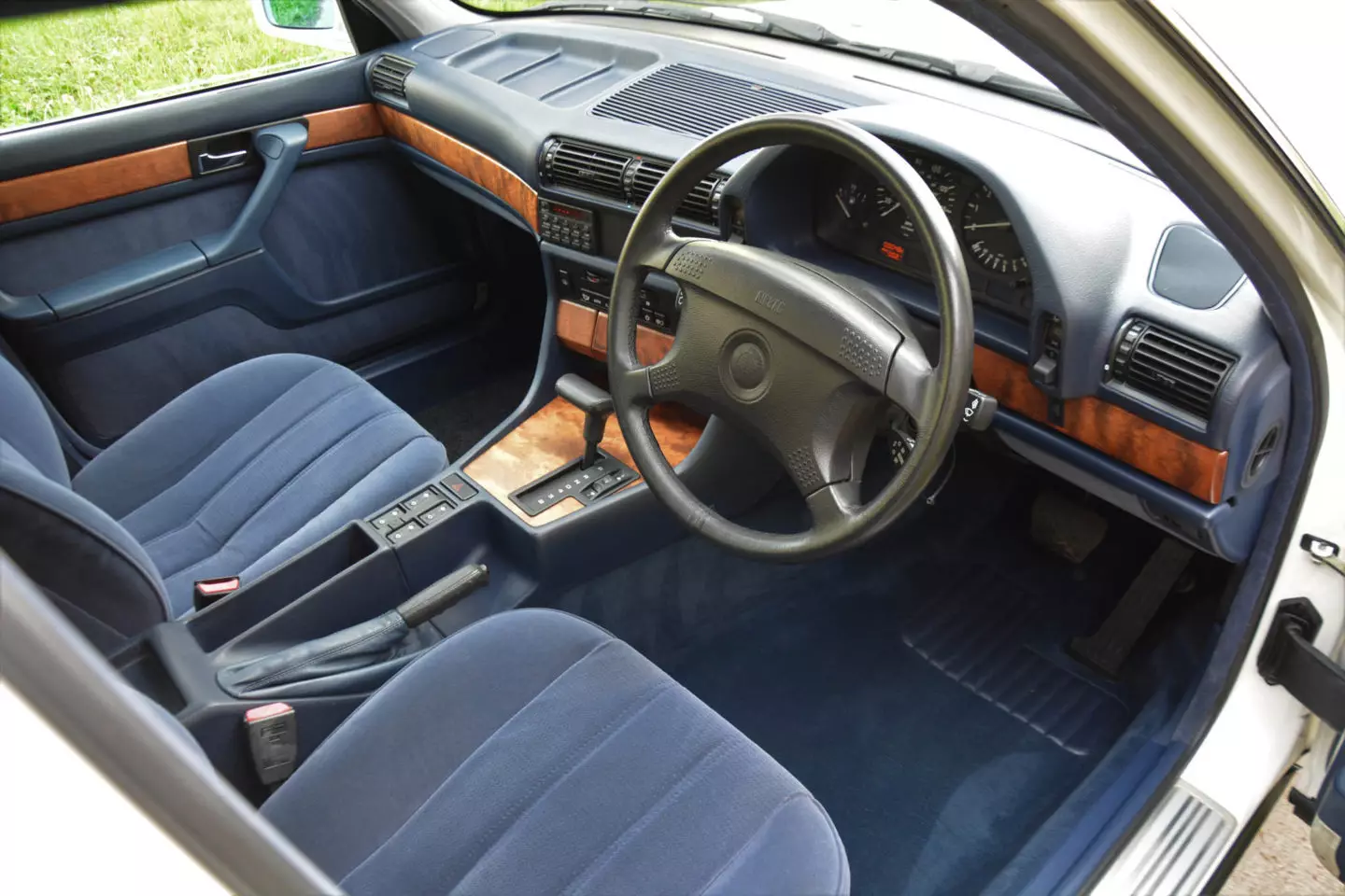 BMW 740i taun 1992