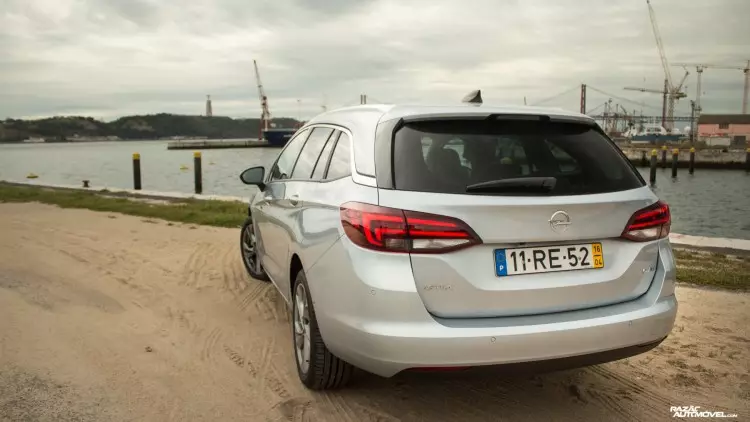 I-Opel Astra Sports Tourer-13