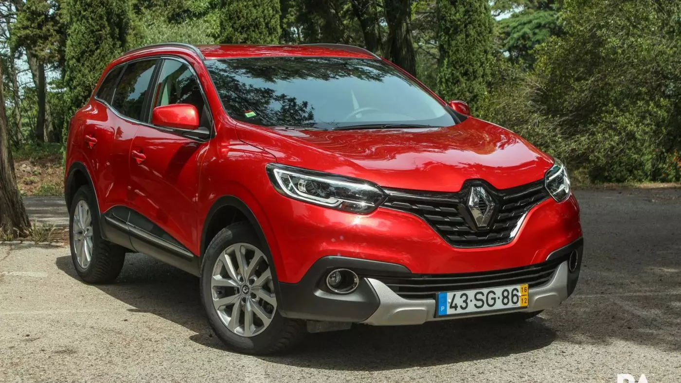 Tinayesa Renault Kadjar yatsopano. SUV yoyenera maudindo? 12364_1