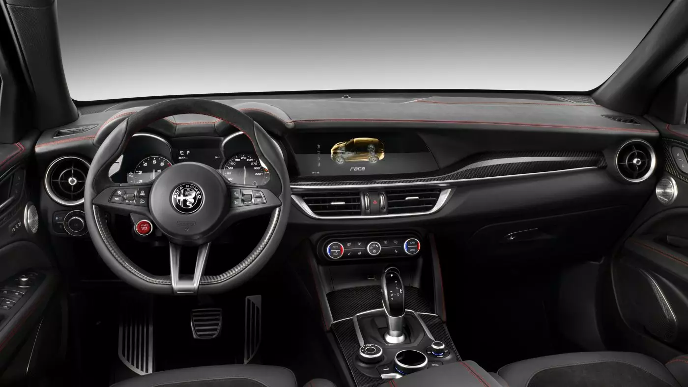 Interior Alfa Romeo Stelvio Quadrifoglio