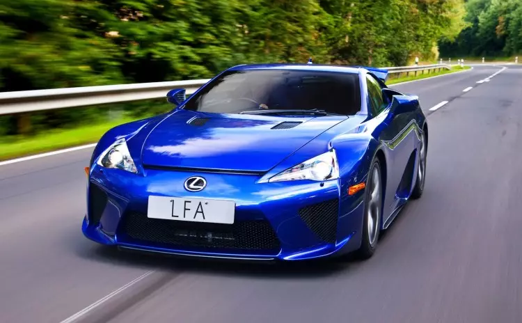 Lexus LFA szuperautó (a tengerentúli modell látható)