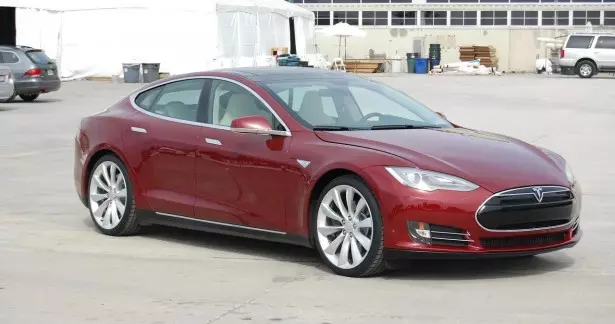 Tesla Model S yana yin fantsama kuma an riga an samar da raka'a 50 12667_1