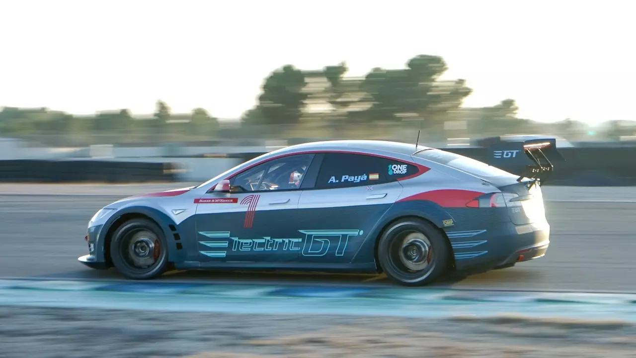 Konkurenčni Tesla Model S od 0-100 km/h doseže 2,1 sekunde