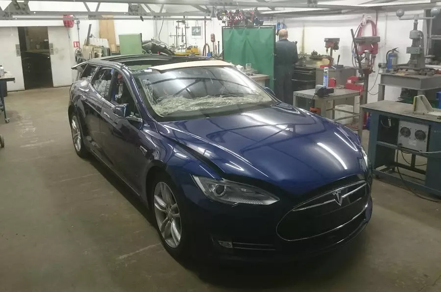 Tesla Model S kombi