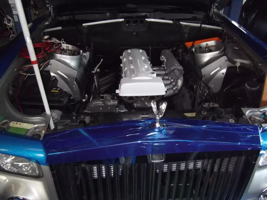 2JZ telepítve a Rolls-Royce Phantomra