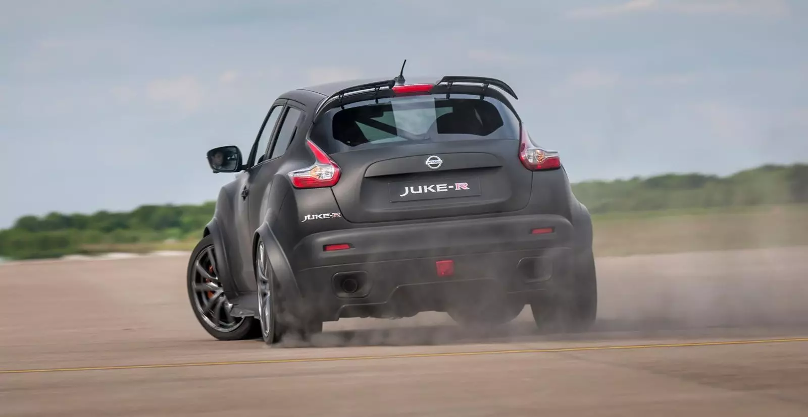 Nissan Juke-R 2.0 AT 600 hp 5-qhov chaw nres tsheb wagon — specifications 12875_2