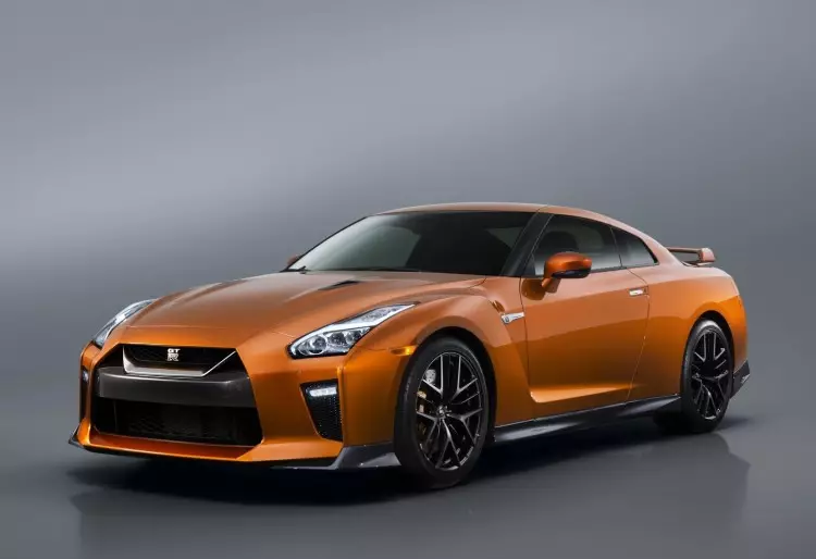 „Nissan GT-R 2017“ (1)