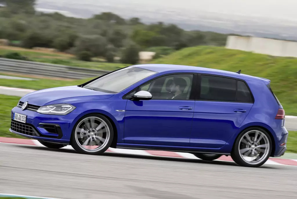 Volkswagen Golf R. ລາຍລະອຽດຂອງ Golf ການຜະລິດທີ່ມີອໍານາດຫຼາຍທີ່ສຸດເຄີຍ 12926_6