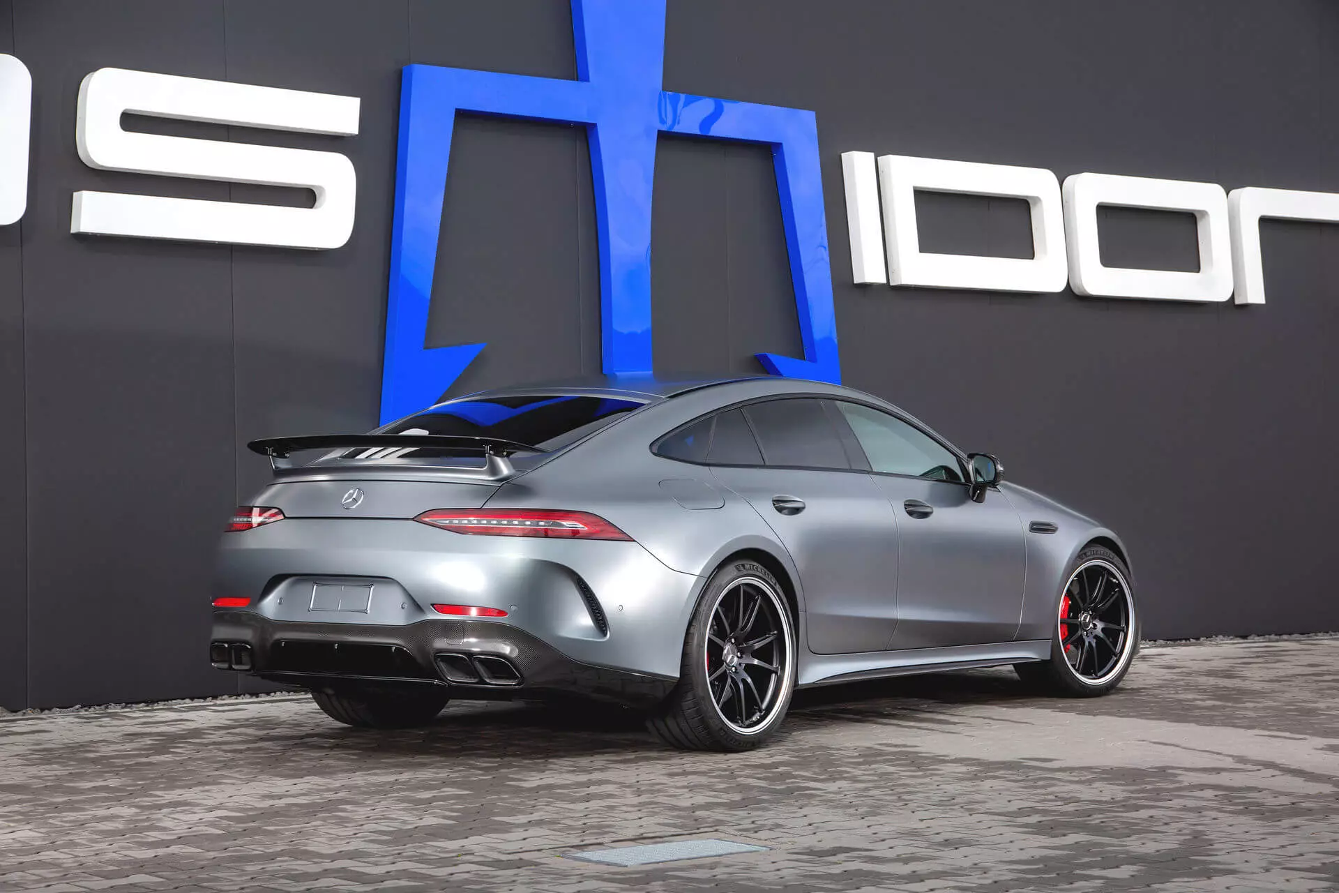 Poseidon Mercedes-AMG GT 4 cửa