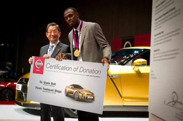 COO Toshiyuki Shiga un Useins Bolts Nissan galvenajā mītnē.