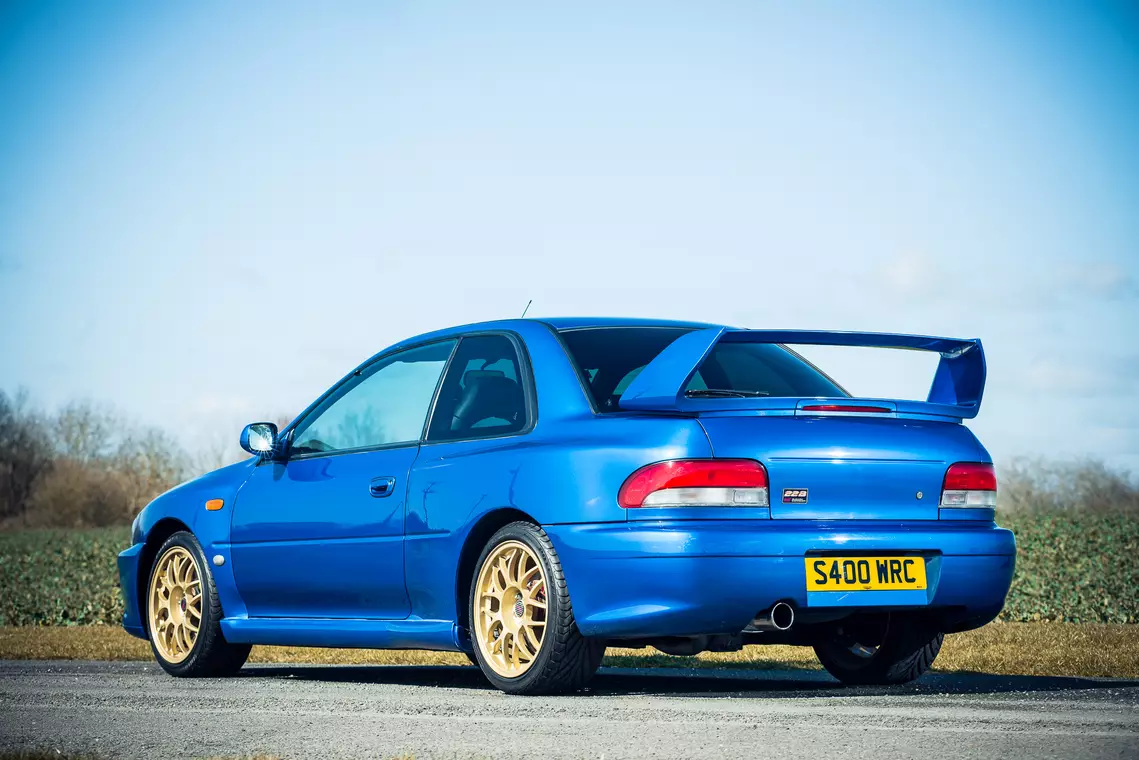 This Subaru Impreza 22B STI has 4,000 km and is up for auction 13234_2